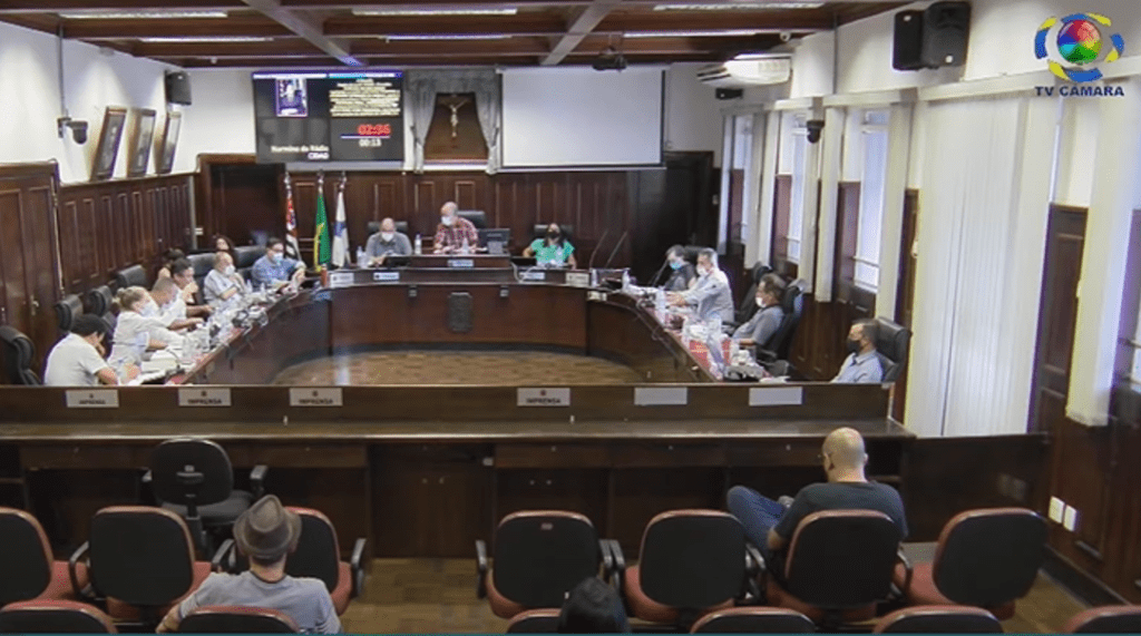 Vereadores discordam sobre empréstimo e prefeito critica oposição nas redes sociais