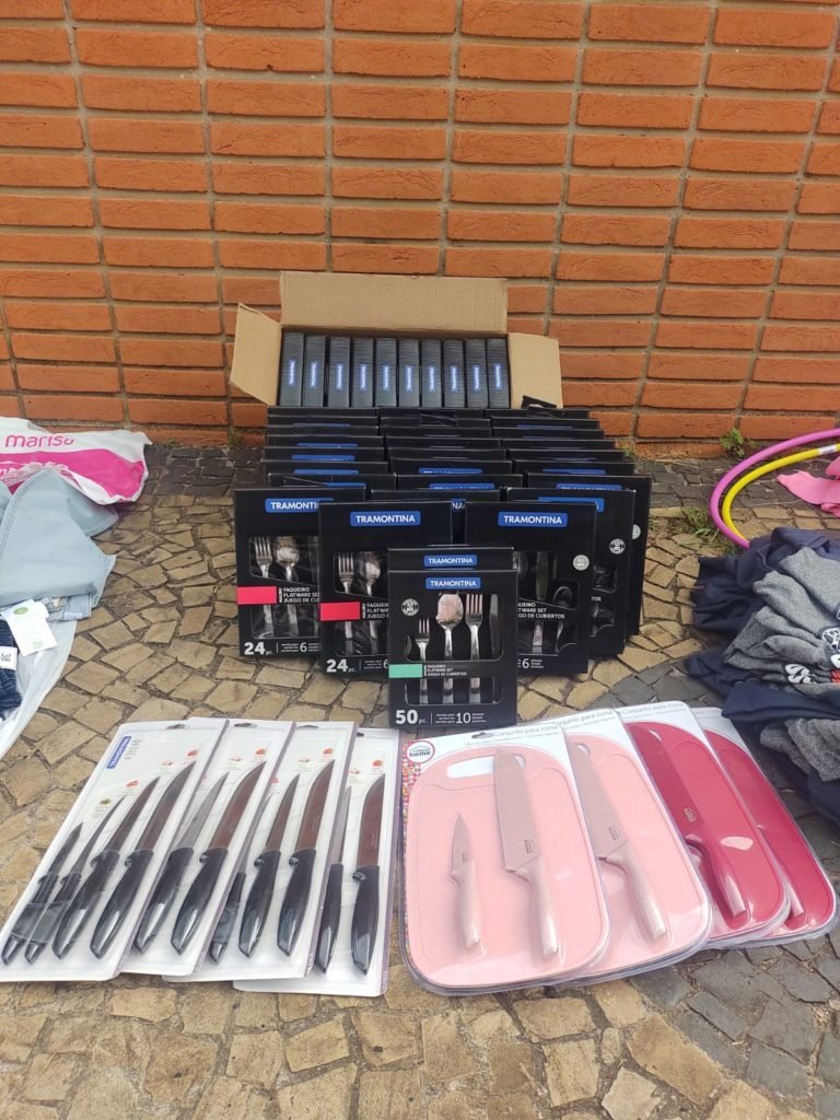 Polícia prende 3 por furto em shopping