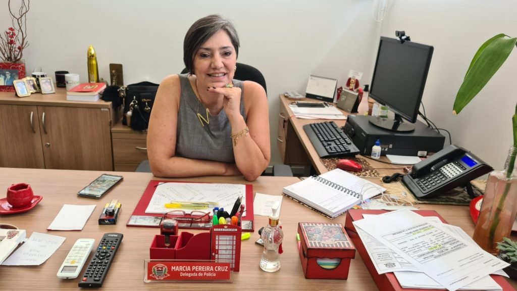 ESPECIAL MULHERES: Delegada Márcia Pereira Cruz, primeira mulher a assumir o cargo de titular no município