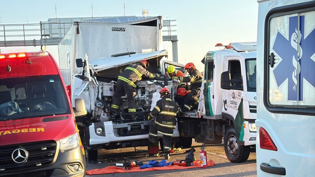 Acidente na SP-75 deixa motorista em estado grave