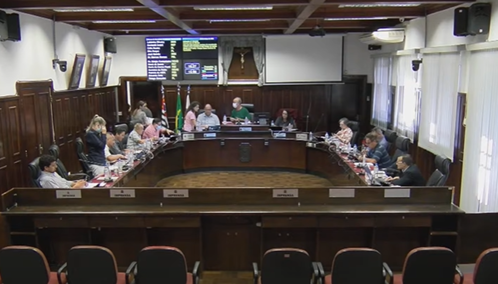 Câmara repudia Netflix, aprova Polo Industrial e título de “cidade-irmã” com município de Minas Gerais