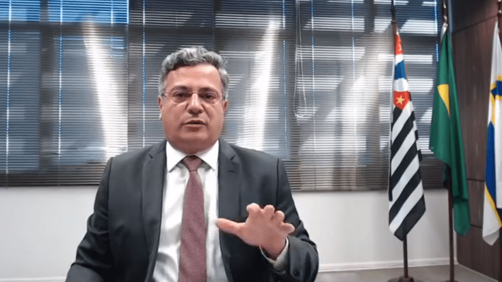 Vereadores pedem investigação sobre empréstimos de Gazzola