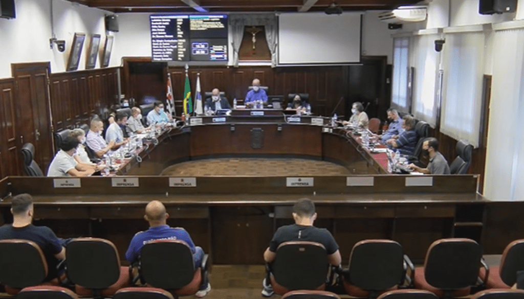 Vereadores aumentam vale-alimentação dos funcionários da Câmara em 55%