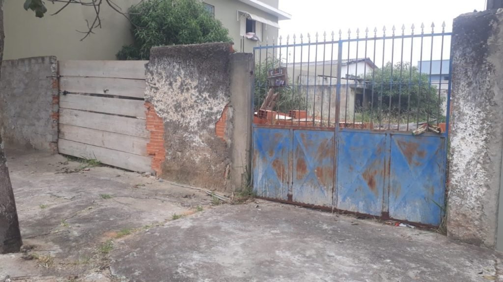 Moradores reclamam de terreno baldio no bairro São Luiz