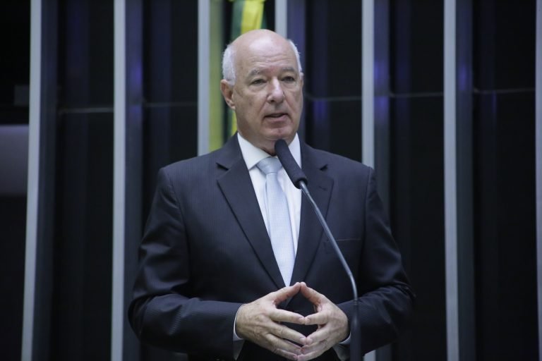 Câmara conclui votação do projeto que libera jogos no país