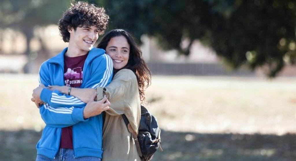 CineMaterna exibe “Eduardo e Mônica” nesta terça