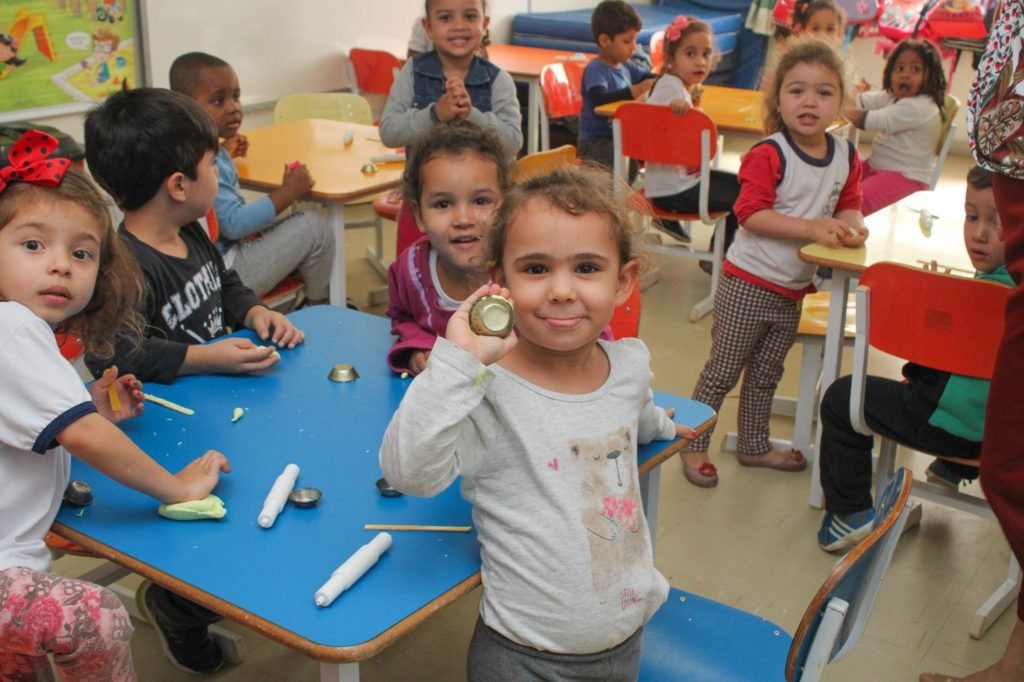 Monitoras de escolas municipais reclamam das condições de trabalho