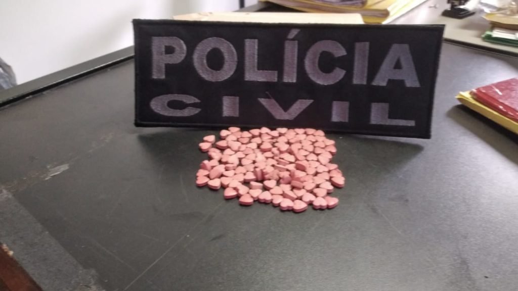 Polícia prende rapaz que recebeu drogas pelos Correios no Mayard