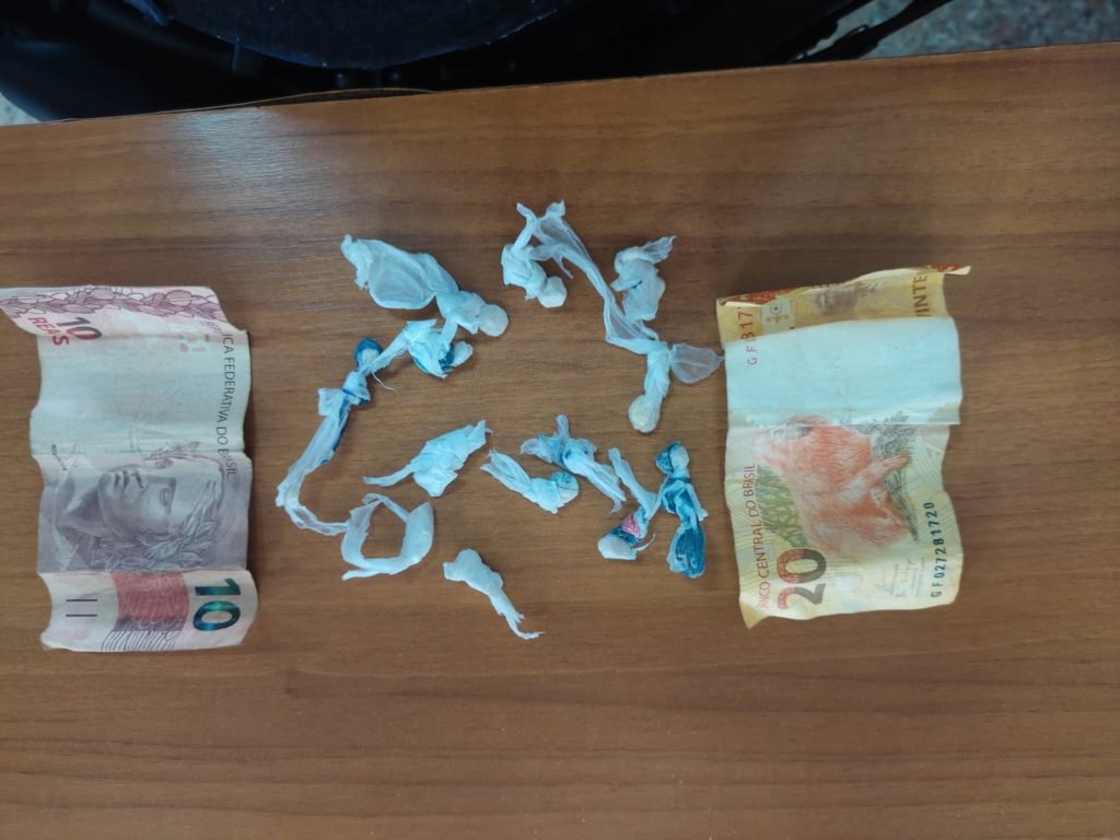 Menor que furtou câmera de escola é flagrado com drogas e dinheiro em Itu