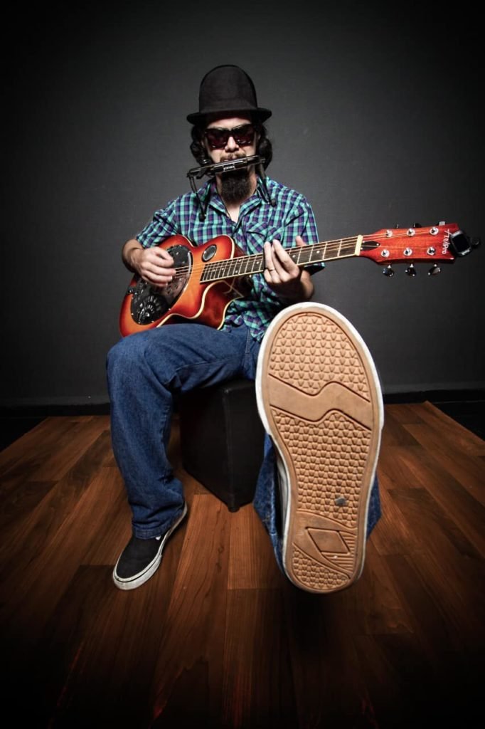 Murillo Augustus faz show “Folk do Pântano” no Mercadão de Itu