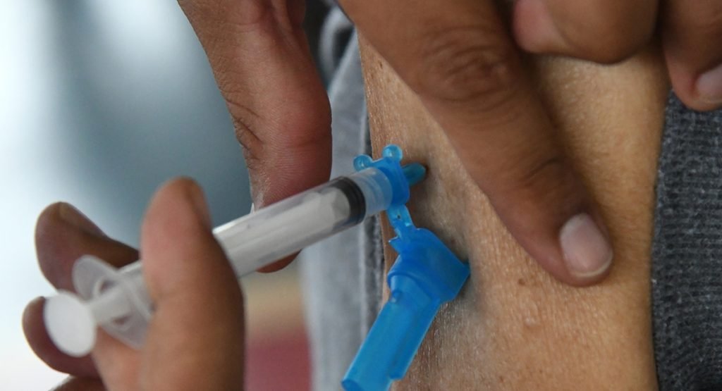 Pacientes imunossuprimidos serão vacinados com 4ª dose, diz Ministério da Saúde