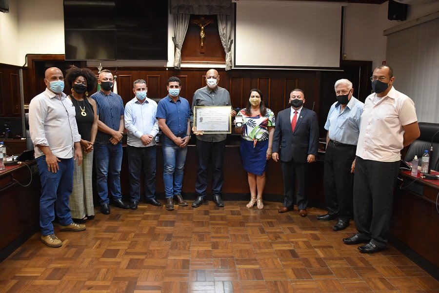 Presidente da UNEI, Vicente Sampaio,  recebe Diploma e Medalha Zumbi dos Palmares