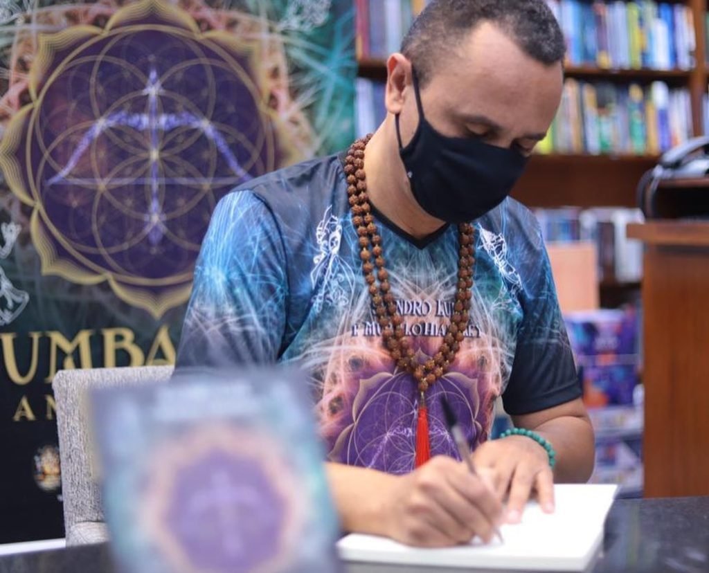 Pai de Santo faz lançamento de livro na Praça do Carmo neste domingo