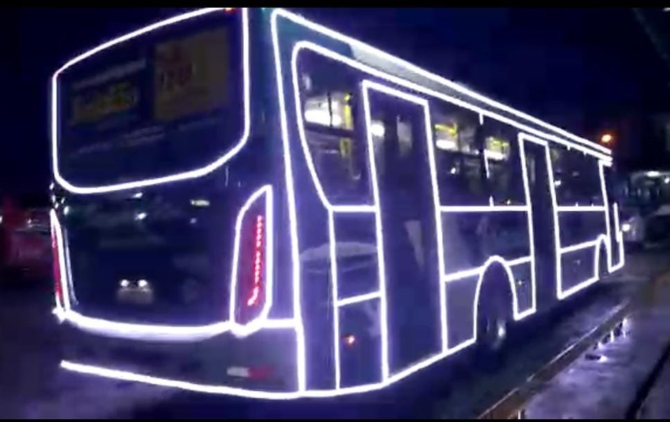 Viação Itu decora ônibus com luzes de Natal