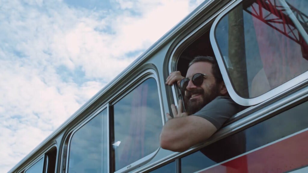 Caco Ciocler participa de debate com público em exibição de documentário