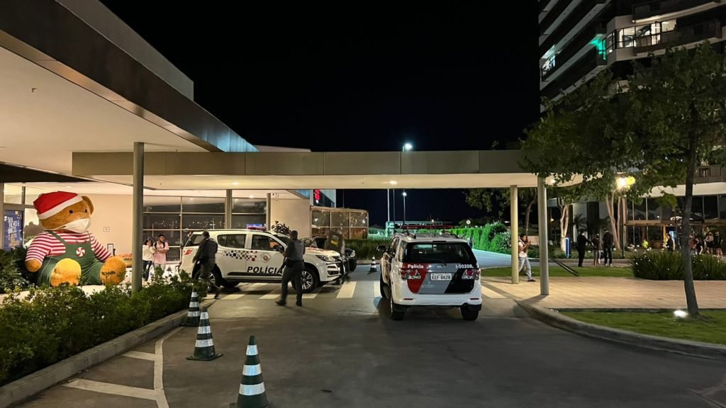 Ladrões foram ao shopping em busca de relógio de  R$ 101 mil