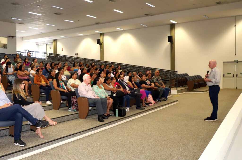 Prefeitura diz que vai pagar trabalhadoras e comprar material após desacordo com terceirizada