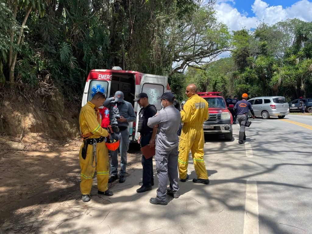 Idosa é encontrada viva  dentro de mata