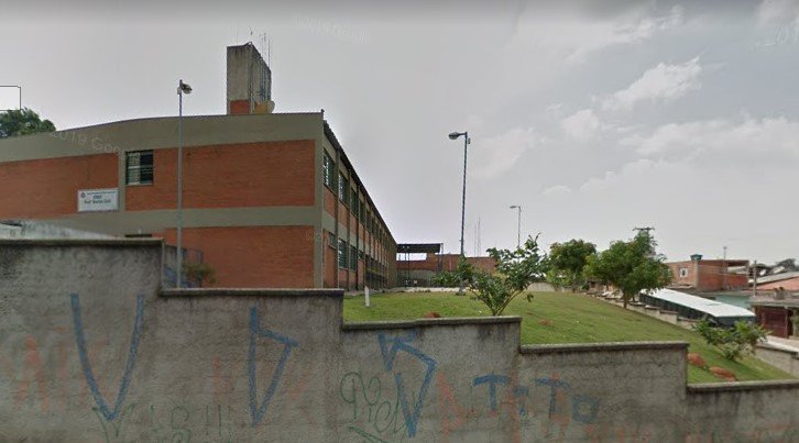 Pai de aluno entra em escola municipal e agride professor