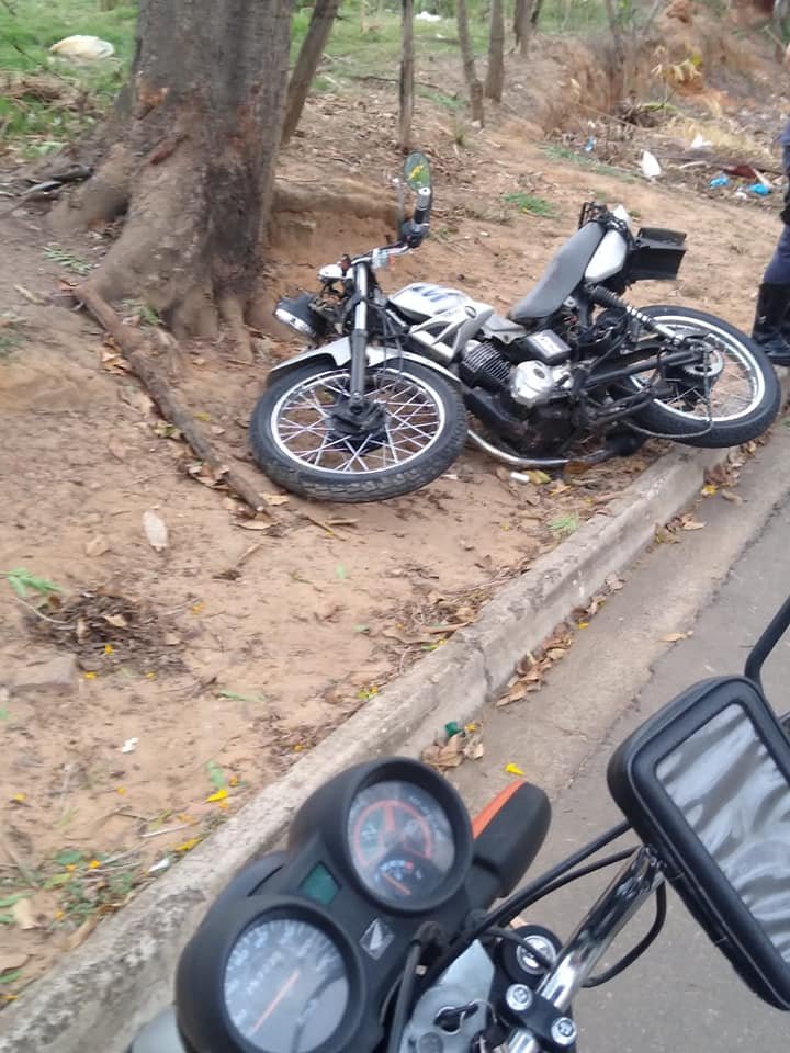 Motociclista de 21 anos morre após colidir com carro