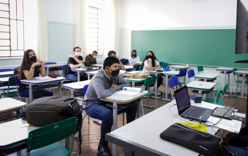Aulas em escolas estaduais voltam a serem presenciais a partir de segunda-feira