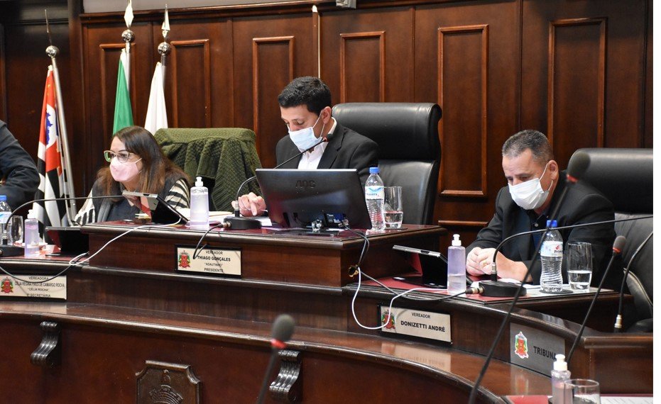 Em volta do recesso, vereadores votam por unanimidade notas de repúdio