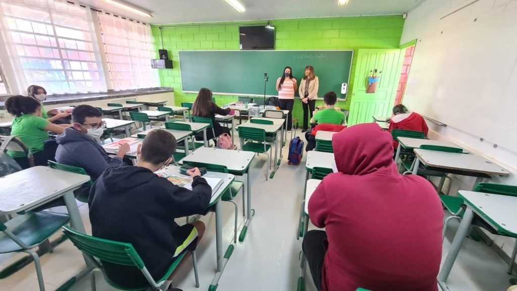 Volta às aulas na rede estadual: máscaras, receios e revezamentos