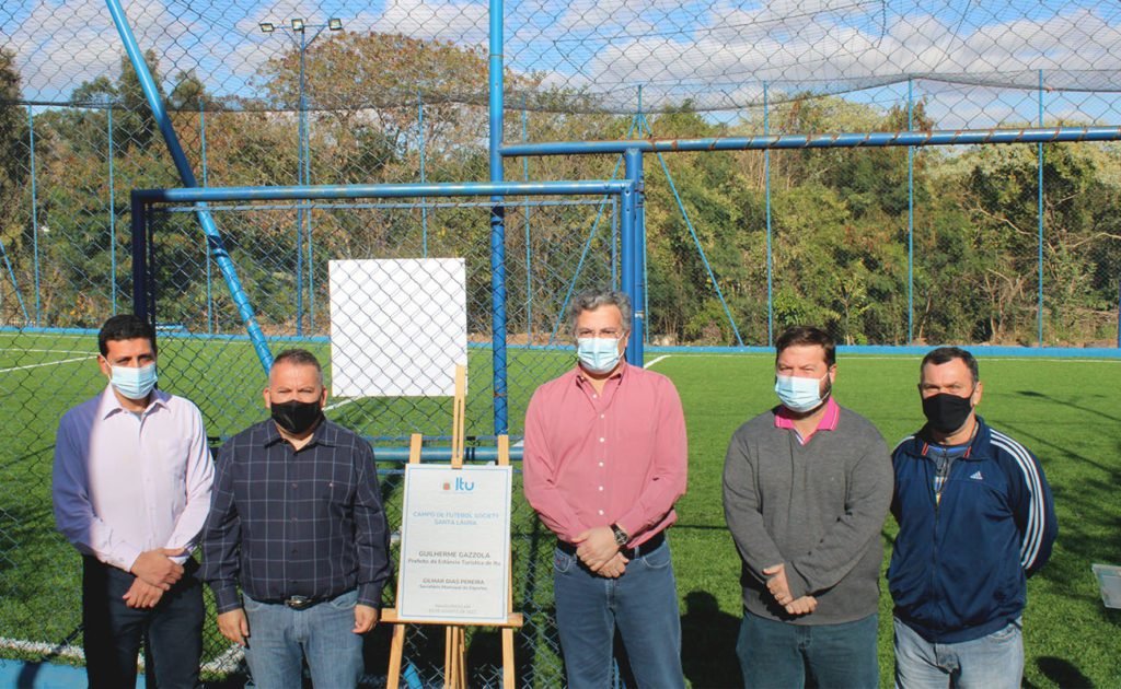 Prefeito inaugura quinto campo de futebol society