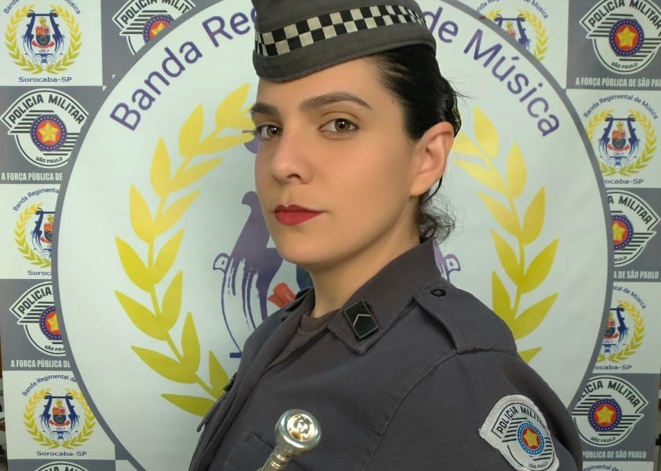 Banda Regimental recebe primeira mulher