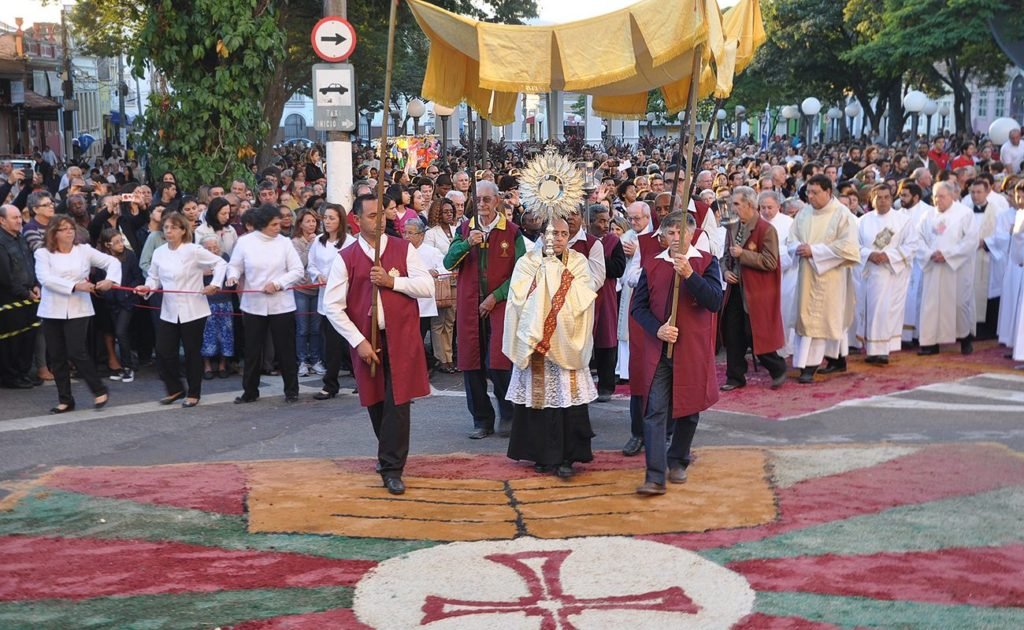 Corpus Christi é feriado ou ponto facultativo?