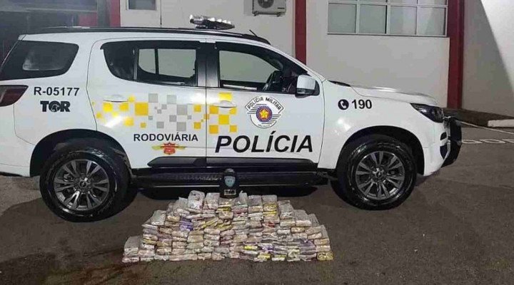 Polícia Rodoviária prende mulher com 125 tijolos de maconha