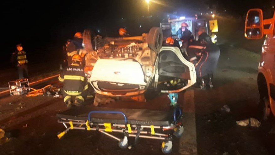 Acidente deixa cinco pessoas feridas