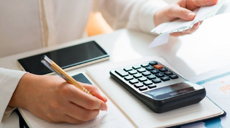 Oito em cada dez famílias paulistanas têm dívidas com cartão de crédito, mostra FecomercioSP