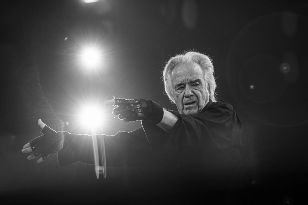 Maestro João Carlos Martins faz concerto gratuito híbrido neste final de semana