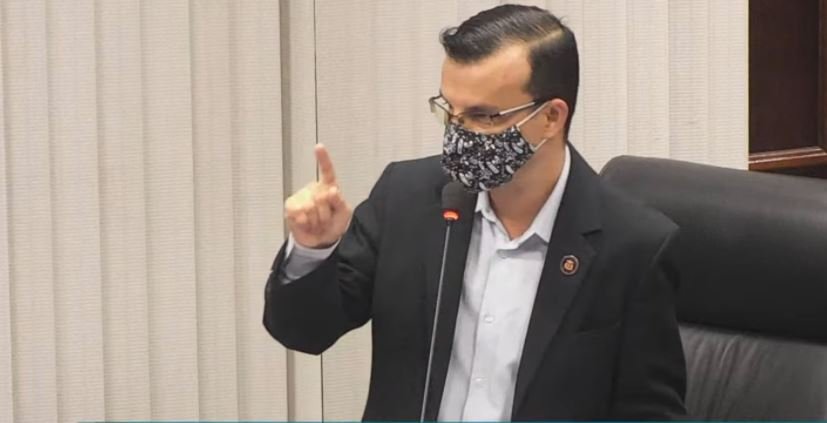 &#8220;Será que já estamos vivendo um racionamento?”, questiona vereador Eduardo Ortiz