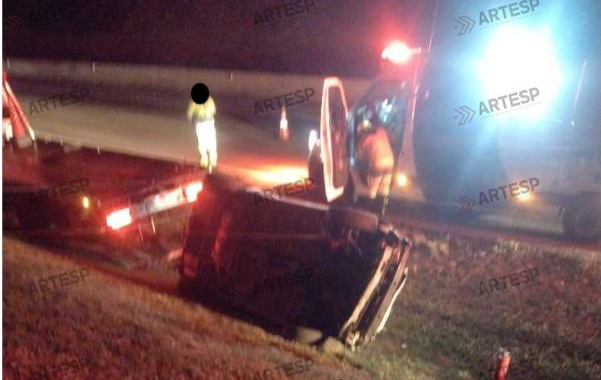 Motorista capota veículo e morre em seguida na SP-75