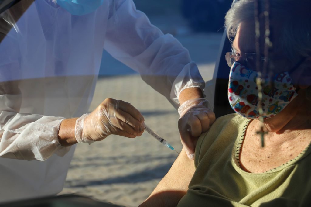 Vacinação nesta sexta-feira será exclusiva para segunda dose