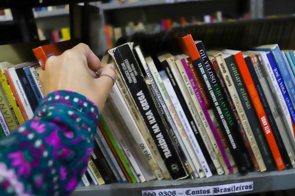 Bibliotecas municipais voltam a funcionar nesta segunda-feira