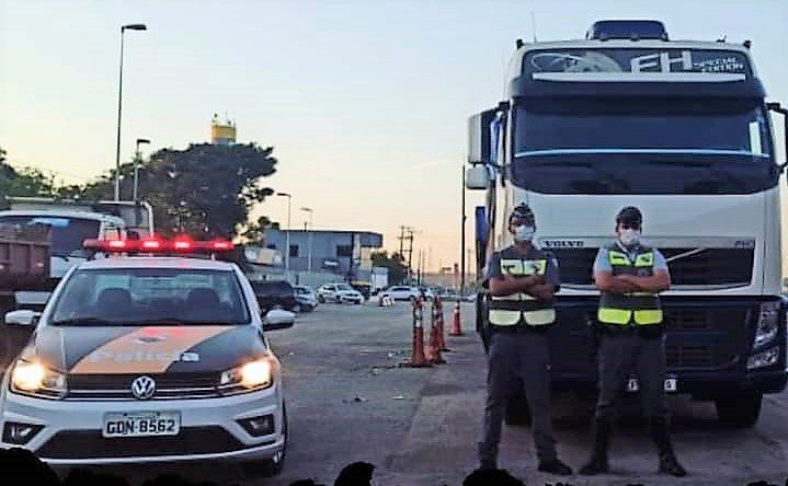 Polícia Rodoviária apreende carga roubada momentos depois da infração