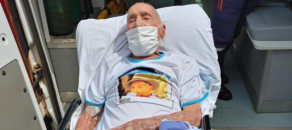 Aos 102 anos, homem tem alta  de Covid-19