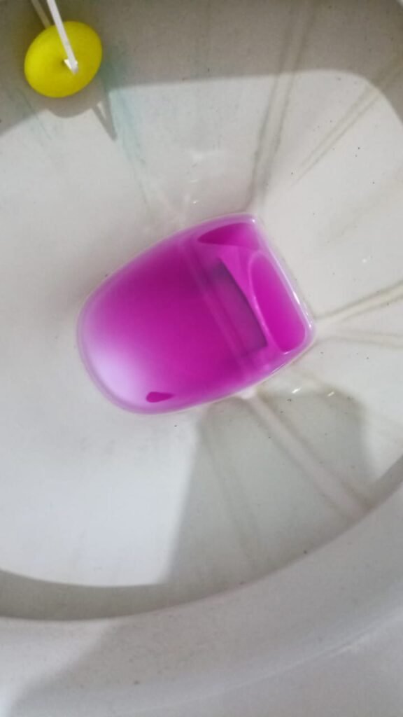 Moradores de Itu recebem água rosa nas torneiras; CIS orienta descarte