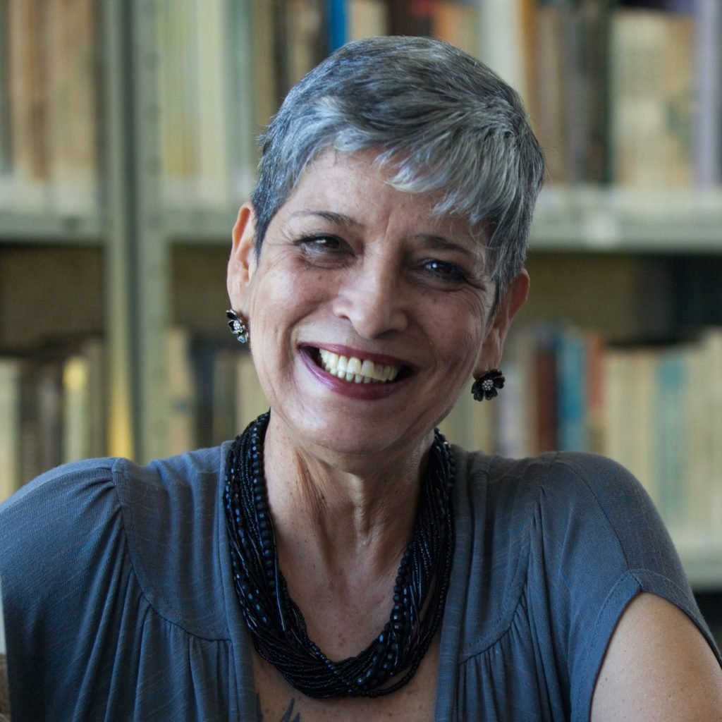 Katia Auvray lança pré-venda de seu novo livro