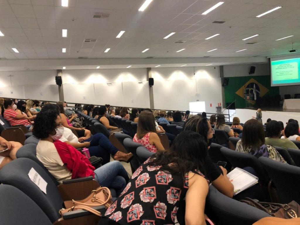 Professoras acusam Prefeitura de aglomeração em evento presencial