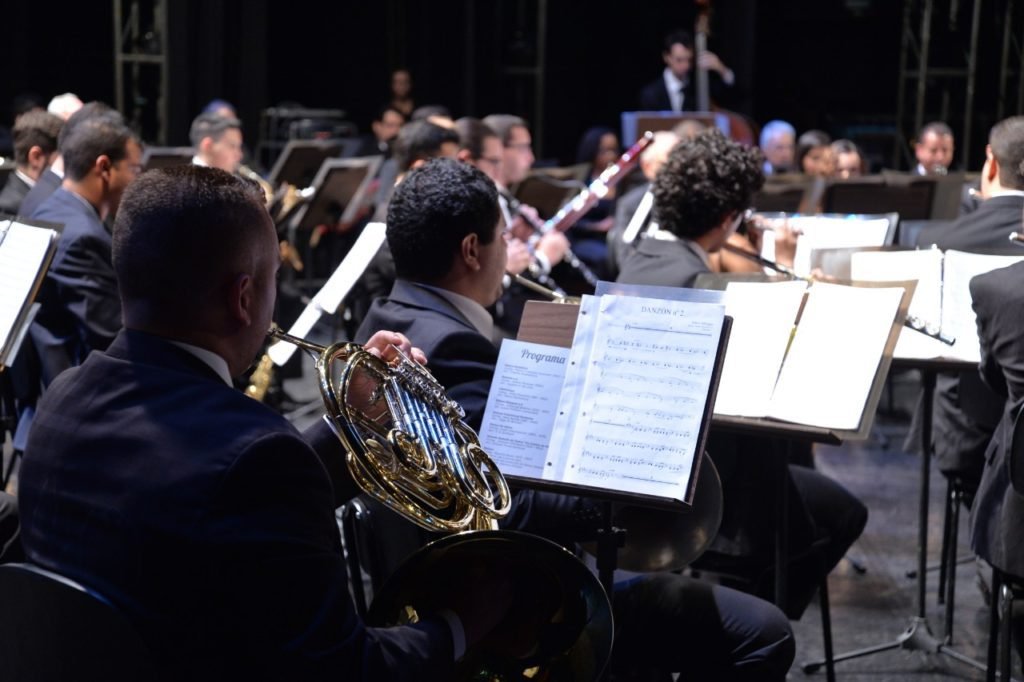 Orquestra e Banda Sinfônica fazem concertos virtuais neste domingo