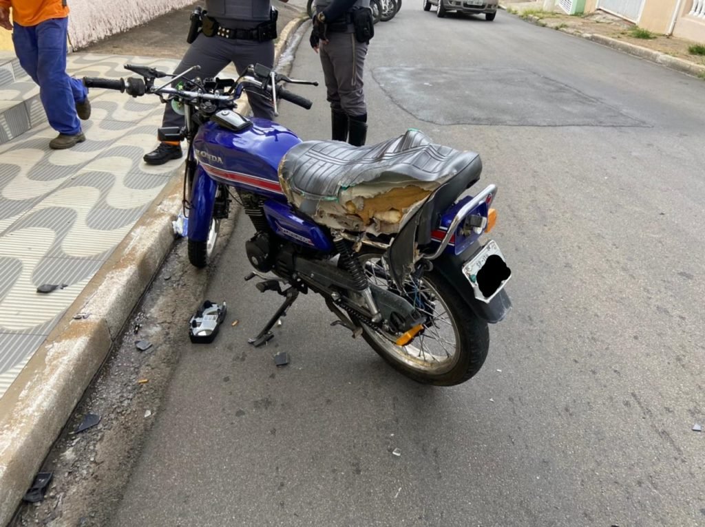 Motoqueiros batem de frente no Santa Terezinha