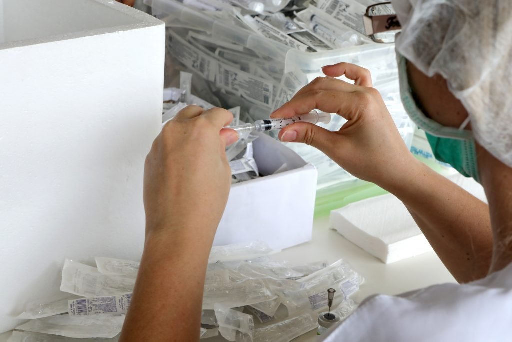 Governo de SP distribui mais de 474 mil doses da vacina da Fiocruz