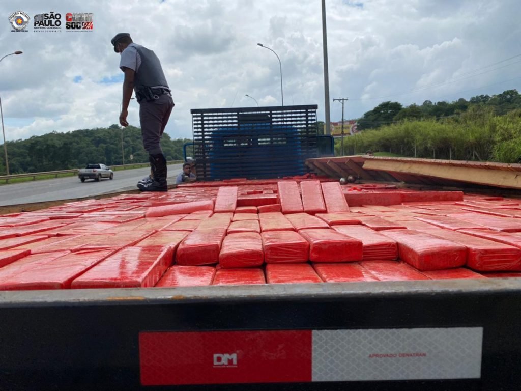 Polícia Rodoviária apreende caminhão com maconha