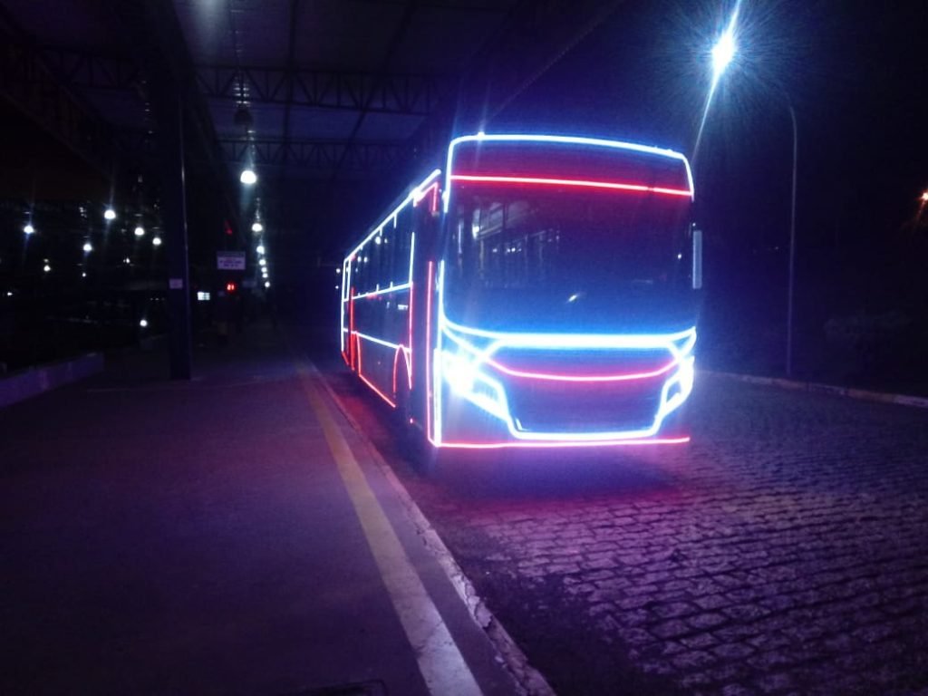 Ônibus natalino circula por Itu