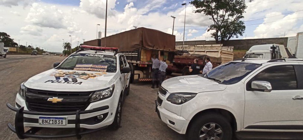 Polícia Rodoviária apreende 450 mil maços de cigarros contrabandeados