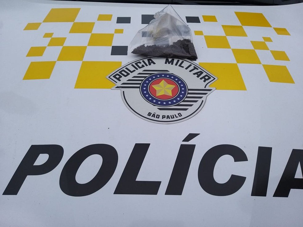 Jovem é preso com haxixe dentro de ônibus em Itu